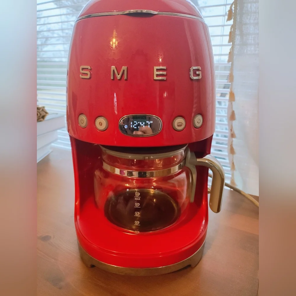 SMEG Retro Red Coffee Machine - Picture 3 of 11